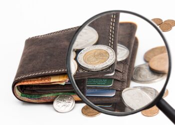 The Future of Wallets: Carbon Fiber Smart Wallets Revolutionize the Industry