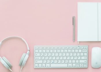 Experience Vinyl in its Purest Form: The Best Headphones for an Enhanced Listening Experience