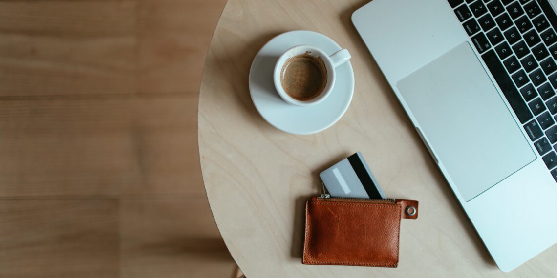 Unlocking Convenience: Exploring the Benefits of Carbon Fiber Smart Wallets