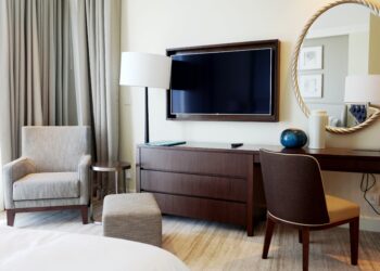 Easy-to-Use and Feature-Rich: Unveiling the Top Smart TVs for Seniors