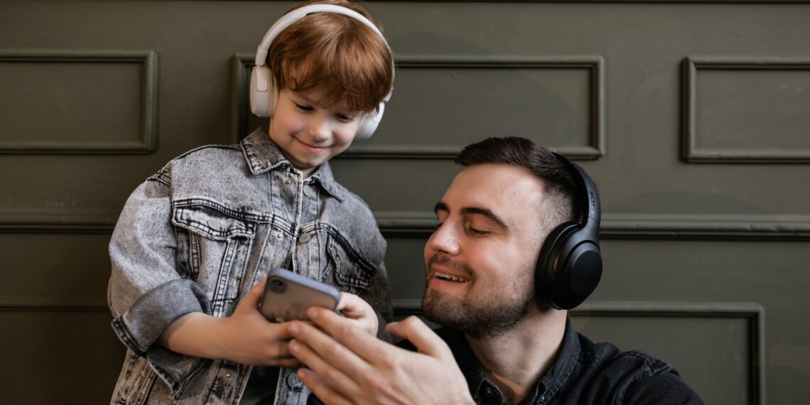 Wireless Over-Ear Headphones: Apple AirPods Max vs. Bose QuietComfort 45