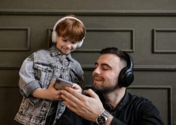 Wireless Over-Ear Headphones: Apple AirPods Max vs. Bose QuietComfort 45