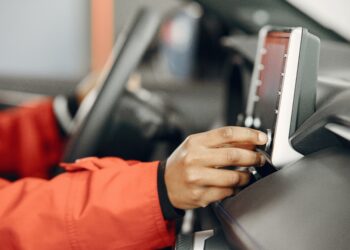 Listen Up: The Best Single Din Car Stereos Reviewed